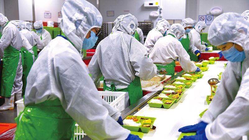 优质供应商是保证零食批发加盟店进货价合理的关键。在选择供应商时，要关注以下因素：