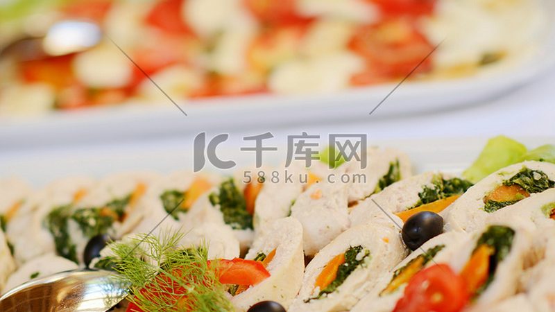 在选择生抽和老抽时，可以从以下几个方面进行考虑：