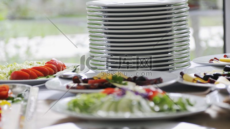 小包装零食代工格局：谁在掌控生产端的隐形冠军